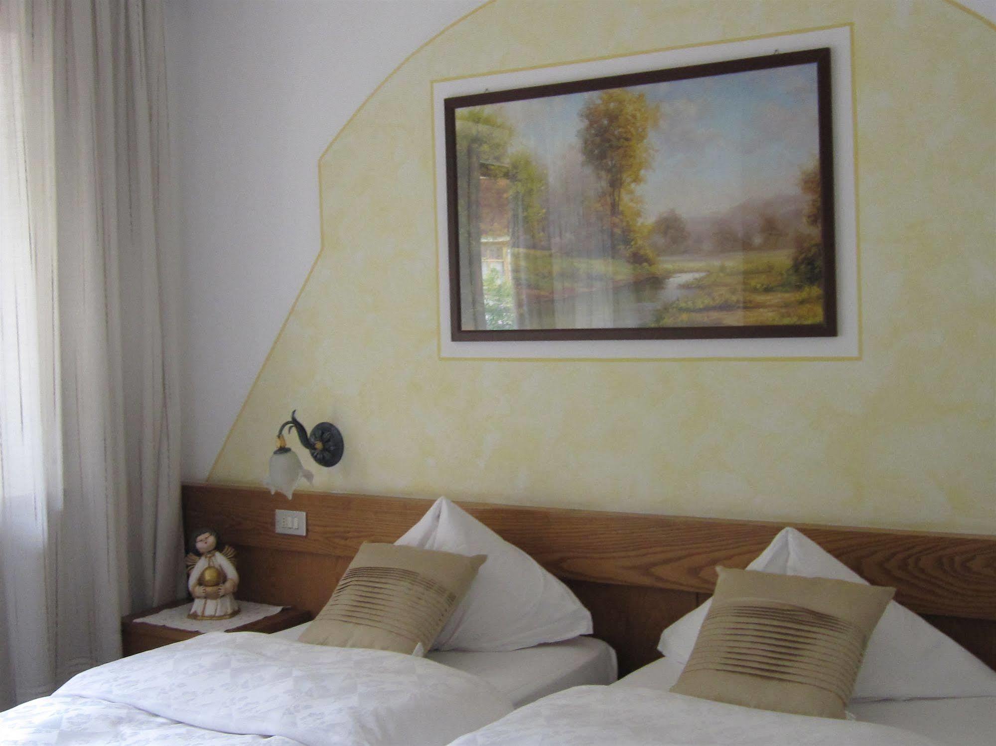 Hotel Azola Каназей Екстериор снимка