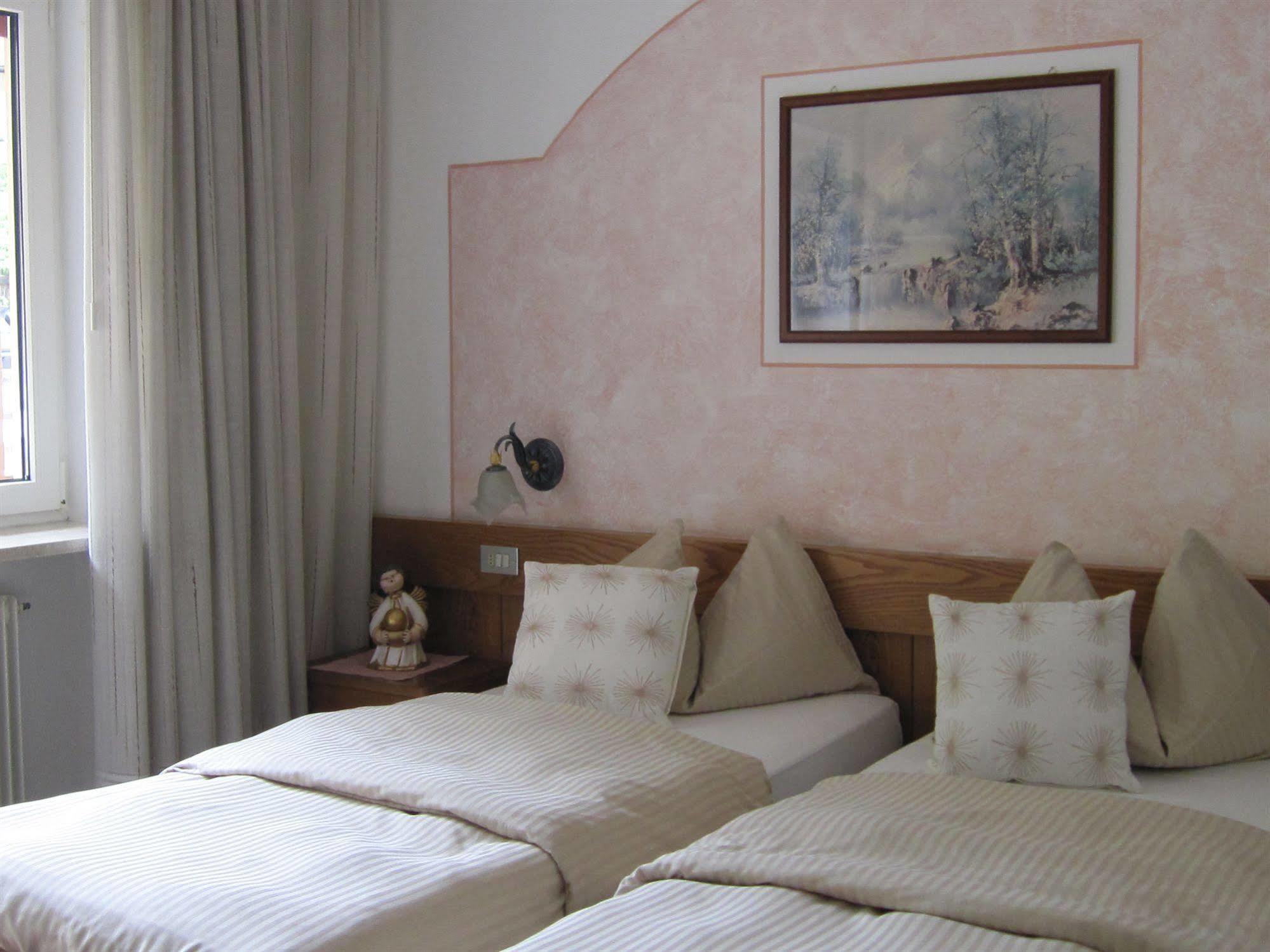 Hotel Azola Каназей Екстериор снимка